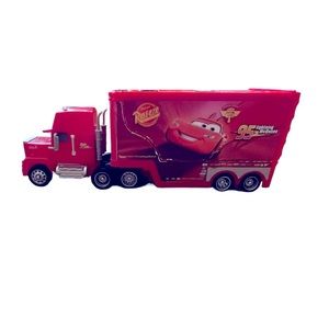Pixar Cars, Mack car hauler with Lightning McQueen